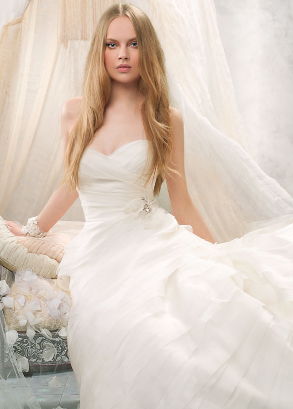 Alvina Valenta Bridal Gowns, Wedding Dresses Style AV9114 by JLM Couture, Inc. Alvina Valenta Bridal Gowns, Wedding Dresses Style AV9114 by JLM Couture, Inc.