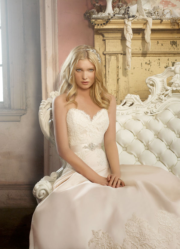 Alvina Valenta Bridal Gowns, Wedding Dresses Style AV9914 by JLM Couture, Inc. Alvina Valenta Bridal Gowns, Wedding Dresses Style AV9914 by JLM Couture, Inc.