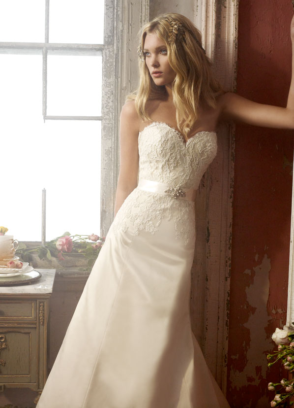 Alvina Valenta Bridal Gowns, Wedding Dresses Style AV9904 by JLM Couture, Inc. Alvina Valenta Bridal Gowns, Wedding Dresses Style AV9904 by JLM Couture, Inc.