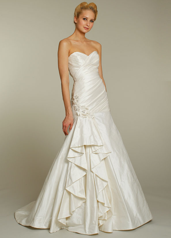 Alvina Valenta Bridal Gowns, Wedding Dresses Style AV9155 by JLM Couture, Inc. Alvina Valenta Bridal Gowns, Wedding Dresses Style AV9155 by JLM Couture, Inc.