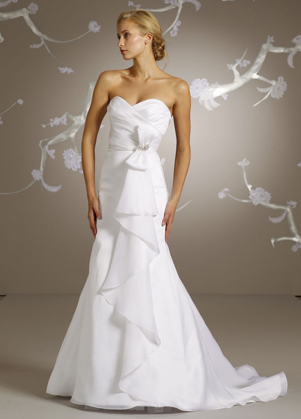 Alvina Valenta Bridal Gowns, Wedding Dresses Style AV9107 by JLM Couture, Inc. Alvina Valenta Bridal Gowns, Wedding Dresses Style AV9107 by JLM Couture, Inc.