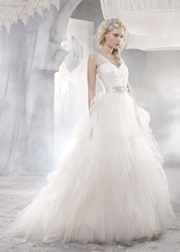 Alvina Valenta Bridal Gowns, Wedding Dresses Style AV9261 by JLM Couture, Inc. Alvina Valenta Bridal Gowns, Wedding Dresses Style AV9261 by JLM Couture, Inc.